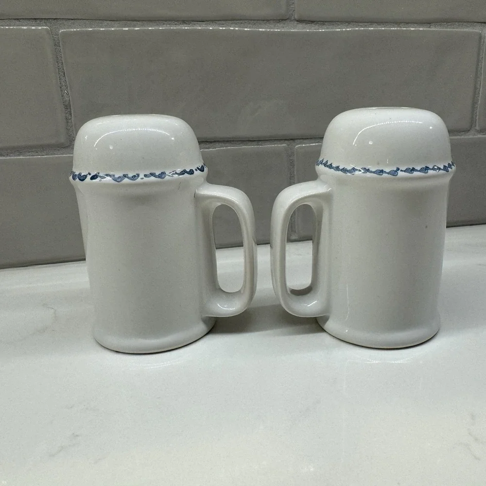 Vintage 1992 House Of Lloyd Country Farmhouse Salt & Pepper Shakers Blue Hearts‎